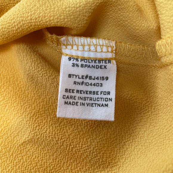 🟢 Dressy Gold tank top size small - Picture 3 of 9